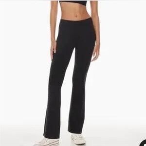 Aritzia Sunday best poise pant in black. Knit flare pant. Size S. Hardly worn!